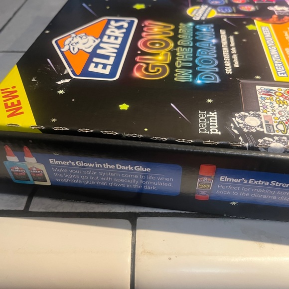 Elmer’s Glow In The Dark Diorama Solar System Themed kit. 13 piece Kit . New - Picture 5 of 10